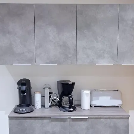 Azalee Apartment *